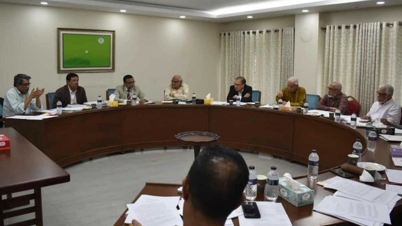 জুলাই জাতীয় সনদের চূড়ান্ত রূপ দিতে বিশেষজ্ঞদের সঙ্গে আলোচনায় ঐকমত্য কমিশন